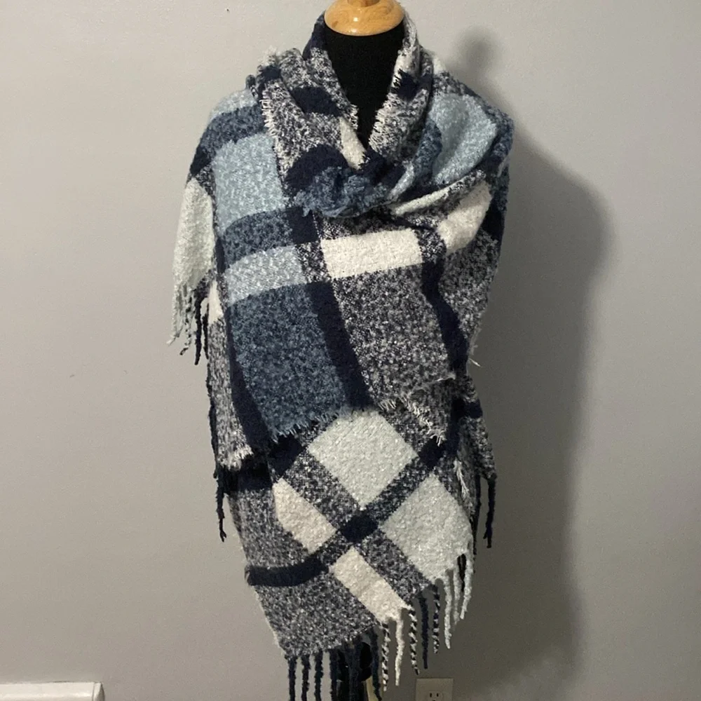 Blanket Scarf Shades of Blue w Fringe NWT
